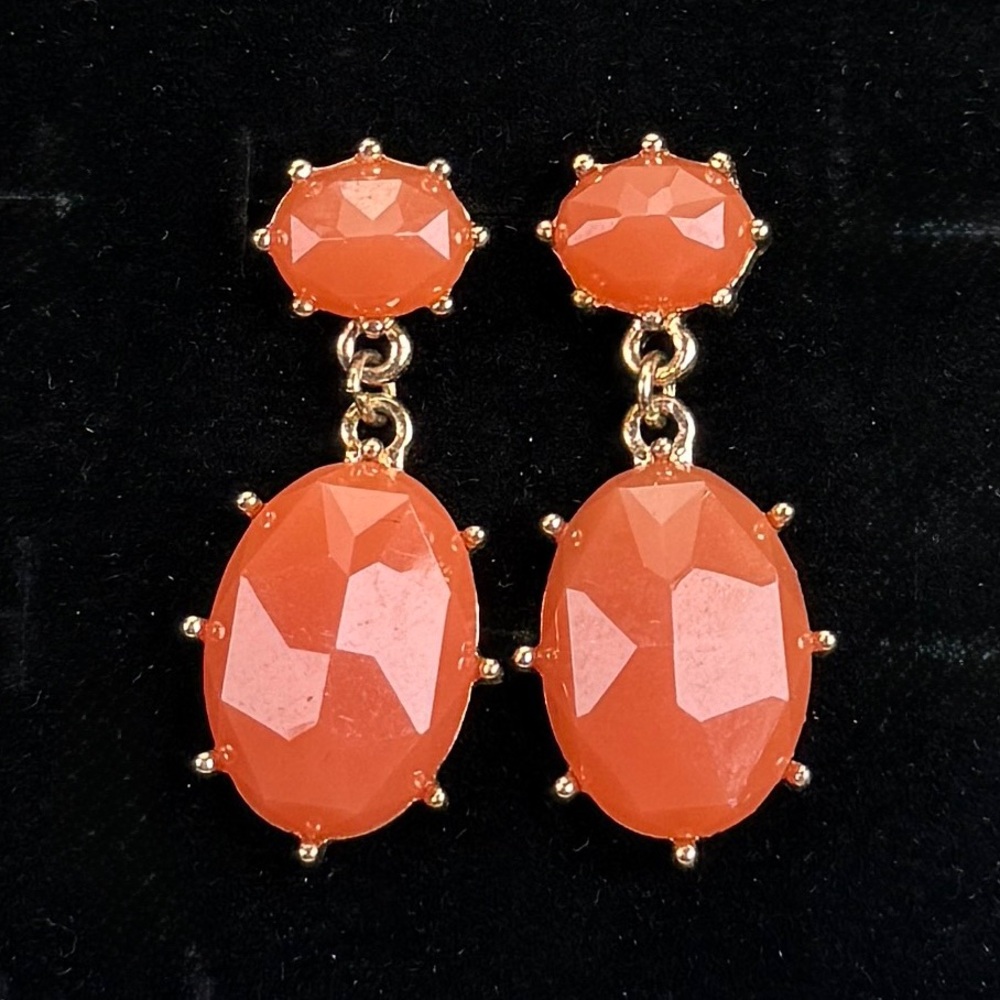 Pretty dusty rose, lightweight pierced dangle earrings